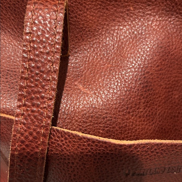 Portland Leather Goods crossbody tote with zipper - Picture 2 of 3